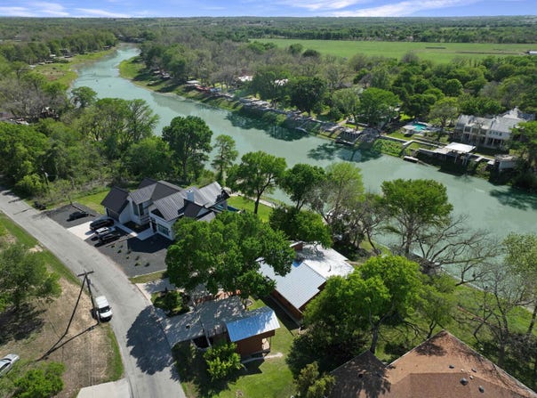 200 Turtle Lane, Seguin, TX 78155