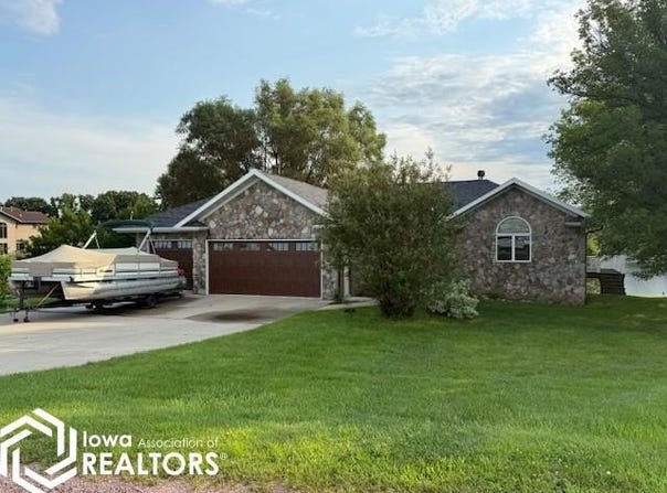 11 Oak Lake Drive, Algona, IA 50511