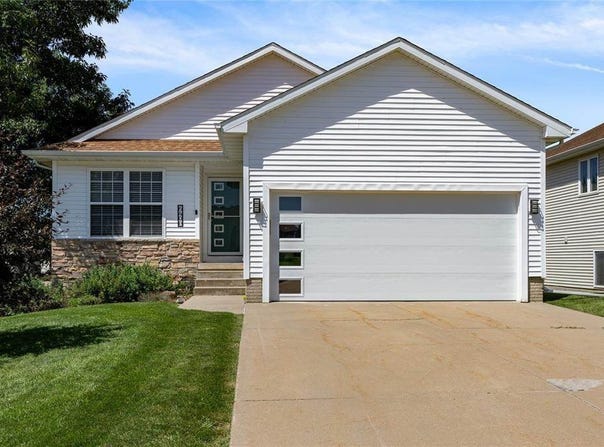 6400 Cakebread Ct, IA 52302