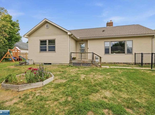 107 S Elba Ave, Eveleth, MN 55734