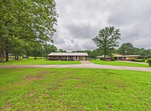 6788 Ridge Road, Columbus, MS 39705