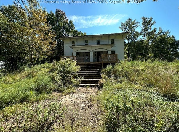 25 Lock Road, Point Pleasant, WV 25550