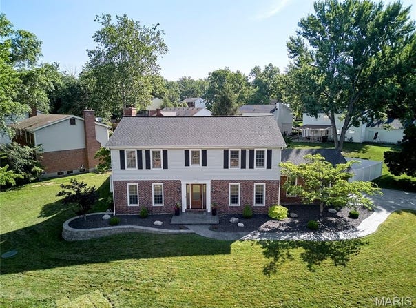 1093 Del Ebro Drive, Ballwin, MO 63011