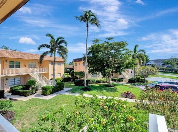 657 Palm View, NAPLES, FL 34110