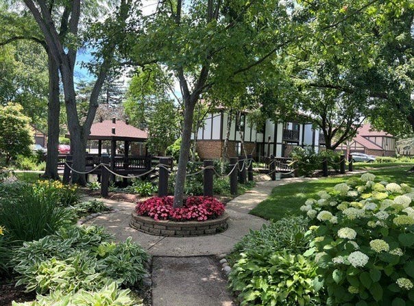 880 Johnstown Lane, Wheaton, IL 60189