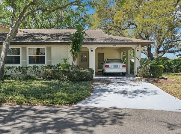 2009 HALIDOM WAY, SUN CITY CENTER, FL 33573