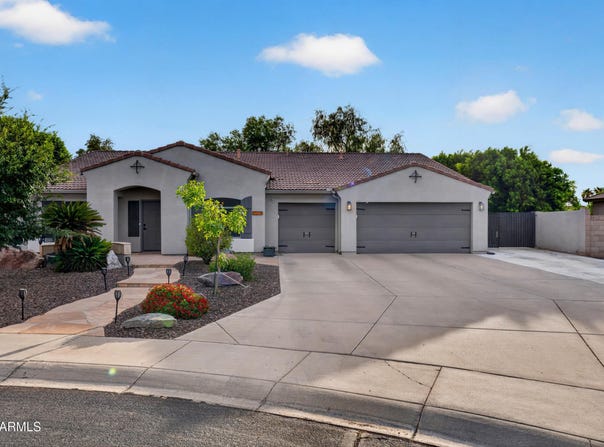 2174 S STUART Avenue, Gilbert, AZ 85295