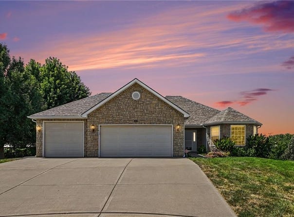 301 Prairie Rose Circle, Smithville, MO 64089