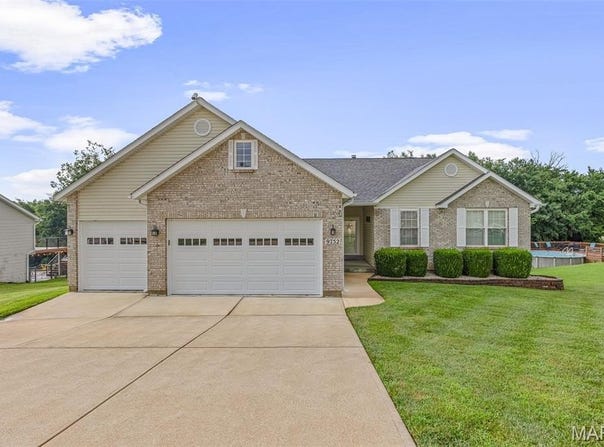 9752 Round Table Court, Hillsboro, MO 63050