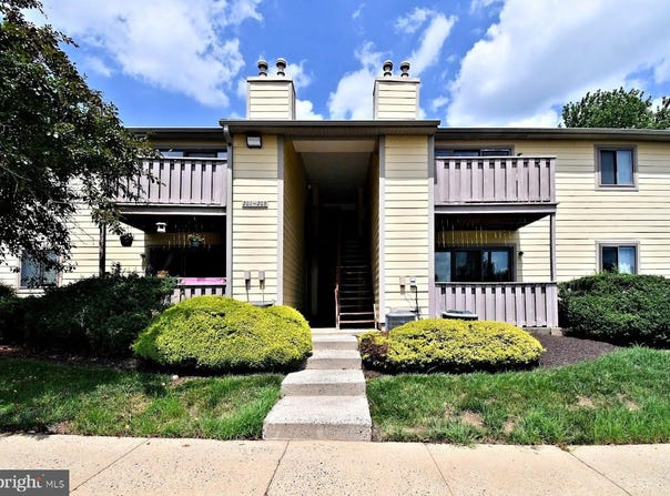 207 STOCKTON COURT, NORTH WALES, PA 19454