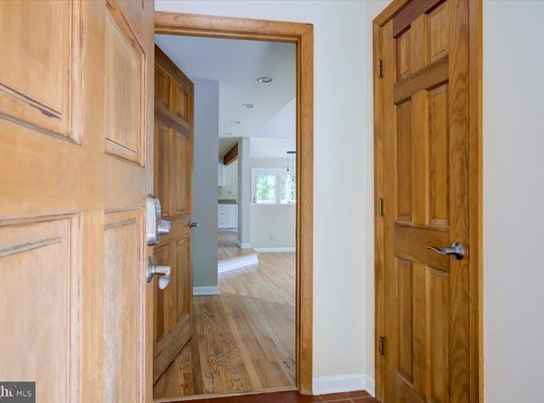 34942 CHARLES TOWN PIKE, HILLSBORO, VA 20132