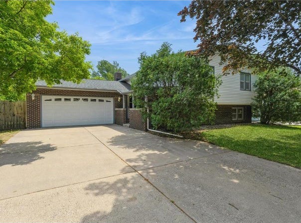 8240 Sumter Avenue N, Brooklyn Park, MN 55445
