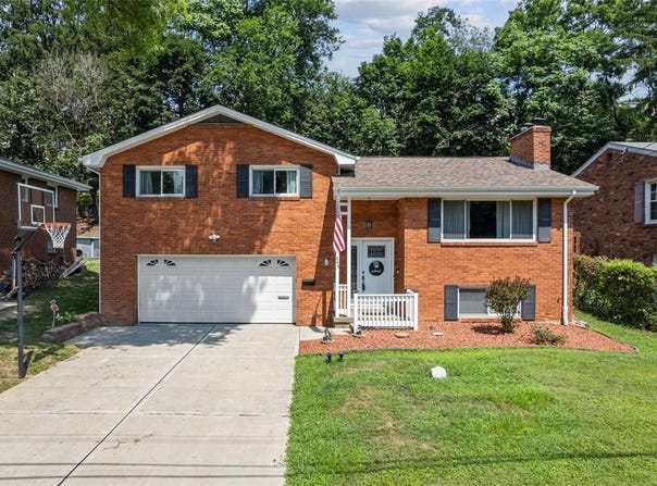 345 Cavan Dr, Pleasant Hills, PA 15236