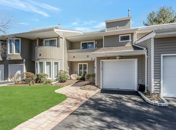 56 Kristin Lane, Hauppauge, NY 11788