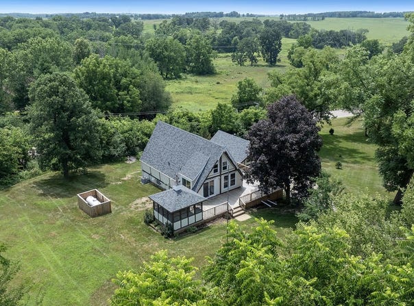 114 Blackberry, DIXON, IL 61021