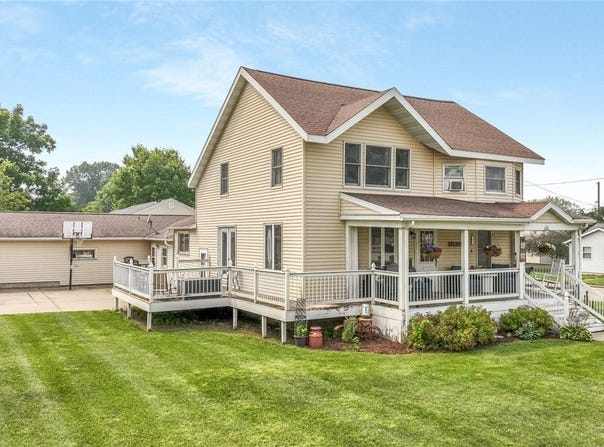 102 S Peterson Avenue, Blair, WI 54616