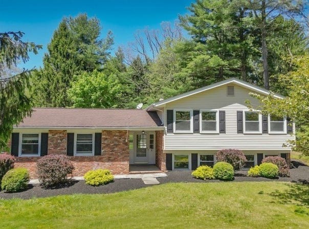 8 Woodland Dr, Washington Twp., NJ 07853-3332