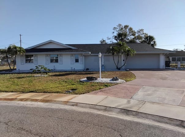 702 CYPRESS Place, SUN CITY CENTER, FL 33573