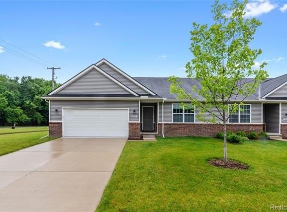 10001 Swan Lake Circle, Ypsilanti, MI 48197