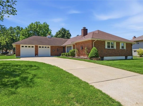 3300 S Phelps Road, Independence, MO 64055