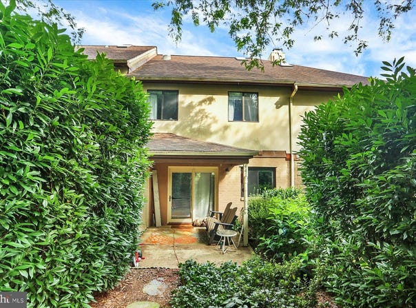 441 STONEGATE COURT, MILLERSVILLE, PA 17551