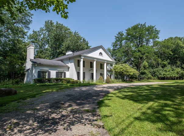 31677 Mountain View Road, Franklin, MI 48025