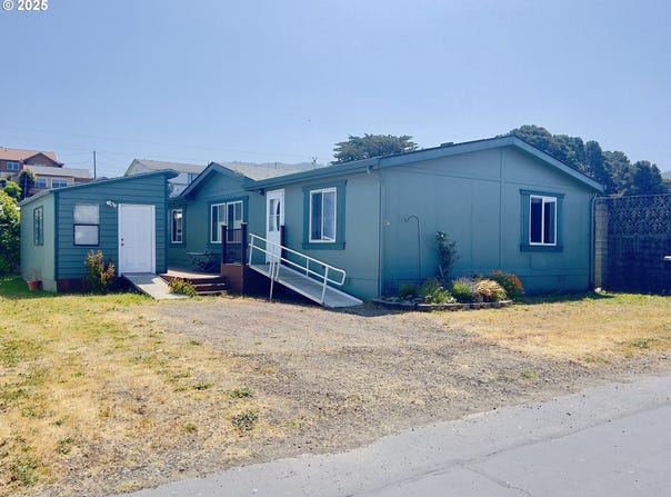 94120 STRAHAN ST, Gold Beach, OR 97444