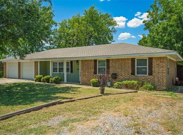 496 W Jefferson Street, Van Alstyne, TX 75495