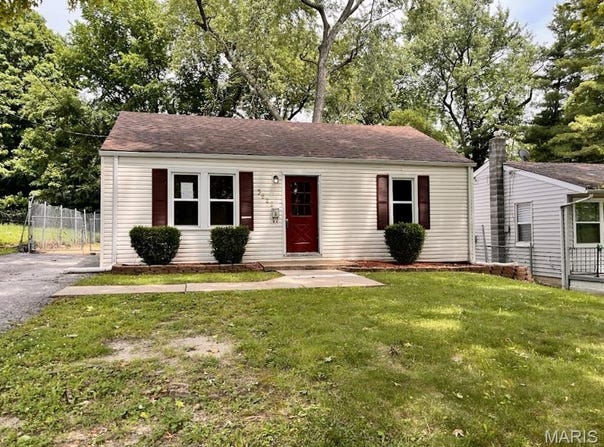 3222 W Tennyson Avenue, St Louis, MO 63114