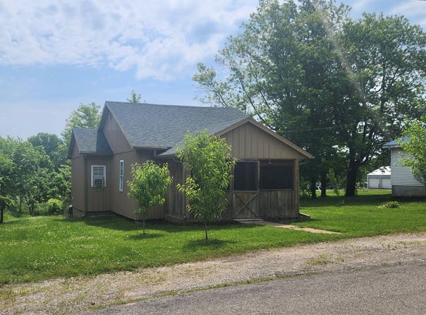 232 N Olive Street, Niangua, MO 65713