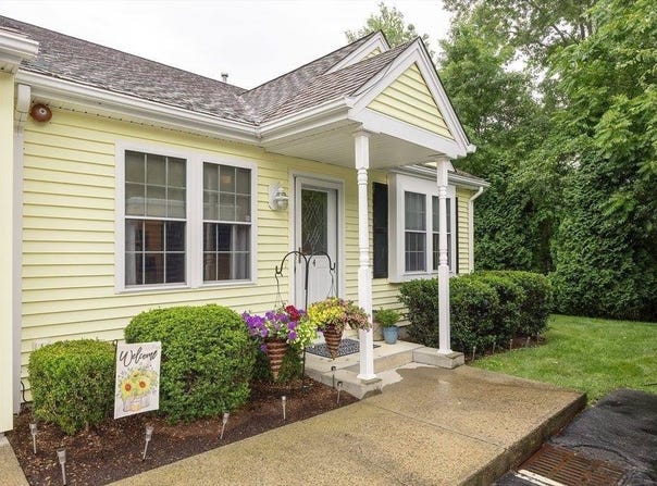 65 Bliss Ave, Attleboro, MA 02703