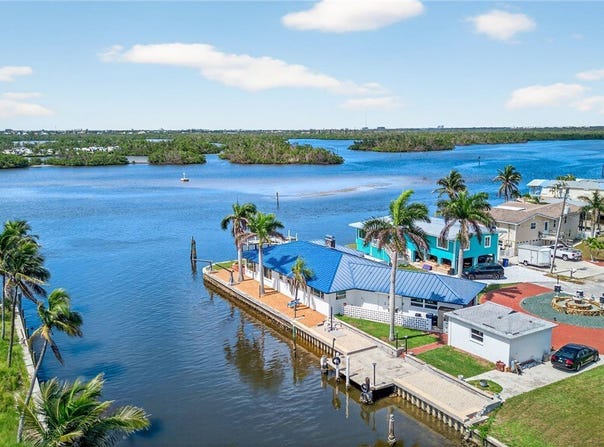 867 Oak Street, Fort Myers Beach, FL 33931