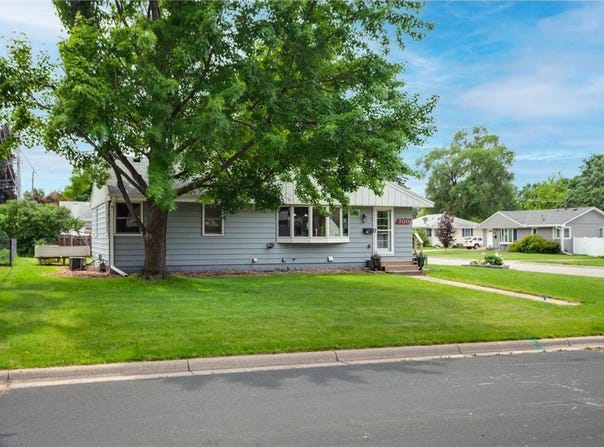 700 Kennaston Drive NE, Fridley, MN 55432