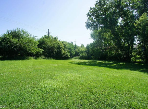 Wall Street, Webster City, IA 50595