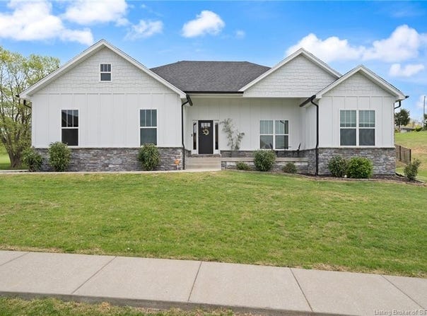 3612 Sunset Ridge Court, Floyds Knobs, IN 47119