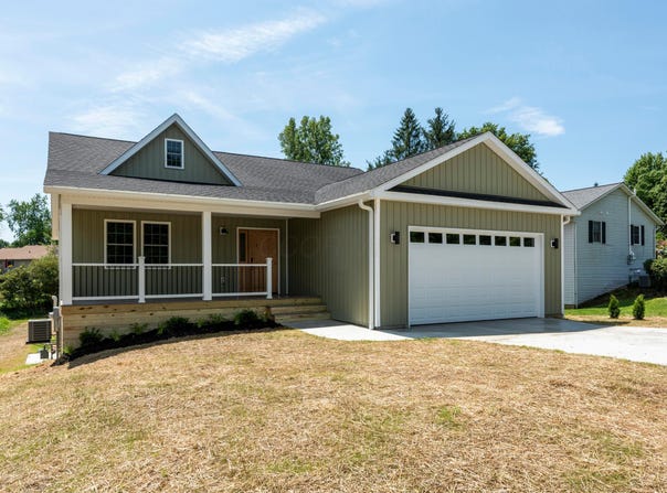 173 Lakeview Heights Drive, Howard, OH 43028