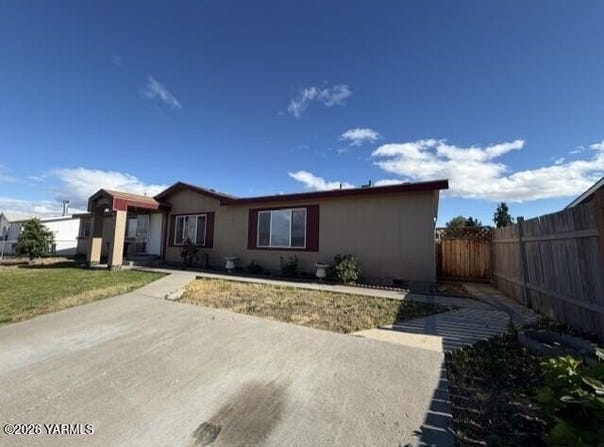 6104 Crestfields Rd, Yakima, WA 98903