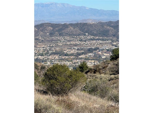 28 Golden Arrow Court, Murrieta, CA 92562