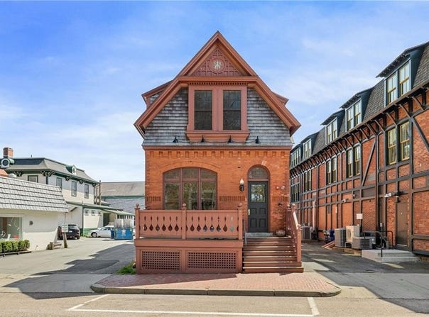 3 Memorial Boulevard, Newport, RI 02840