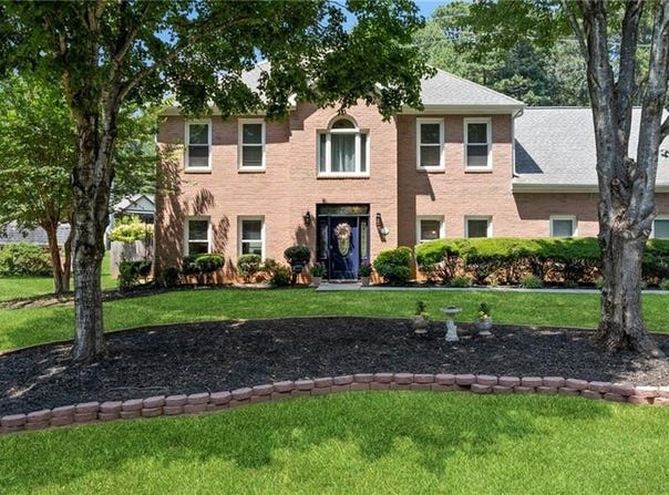 1668 Stony Creek Way SW, Lilburn, GA 30047