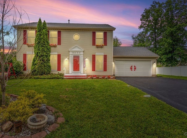 8452 Rollercoaster Drive, Cicero, NY 13039