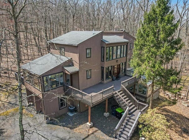 3206 Stonehenge Drive, East Stroudsburg, PA 18301