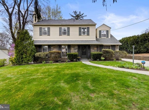 421 SAINT DAVIDS ROAD, WAYNE, PA 19087