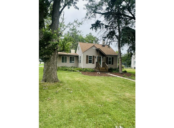 8124 Rutledge Street, Merrillville, IN 46410