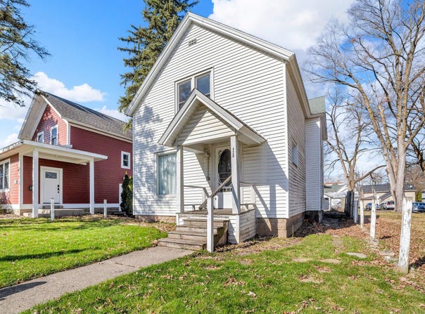 426 S Warren Avenue, Big Rapids, MI 49307