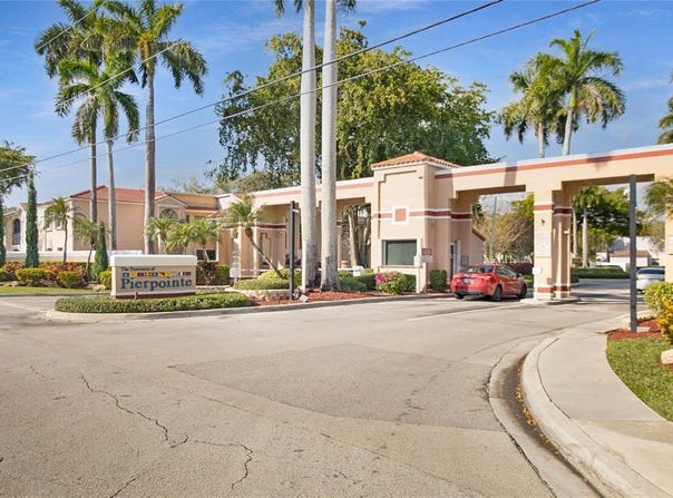 11890 NW 11th St, Pembroke Pines, FL 33026