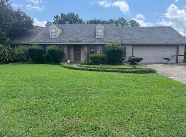 511  West Jeff Davis, Greenwood, MS 38930