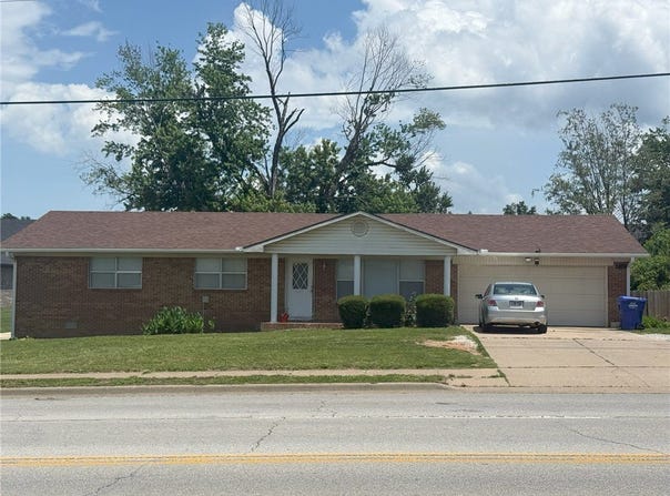 1623 S Dixieland Road, Rogers, AR 72758