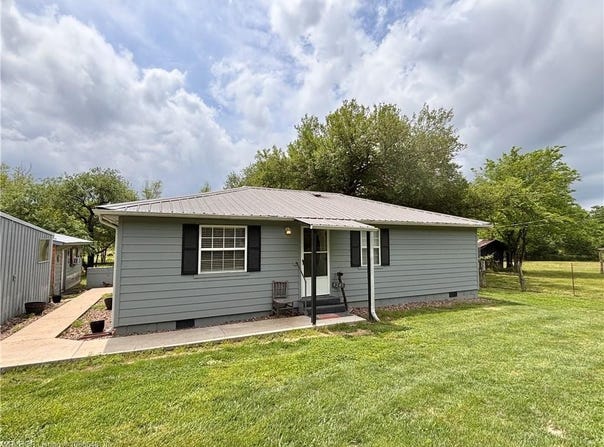 4245  W Piney Mountain  RD, Waldron, AR 72958