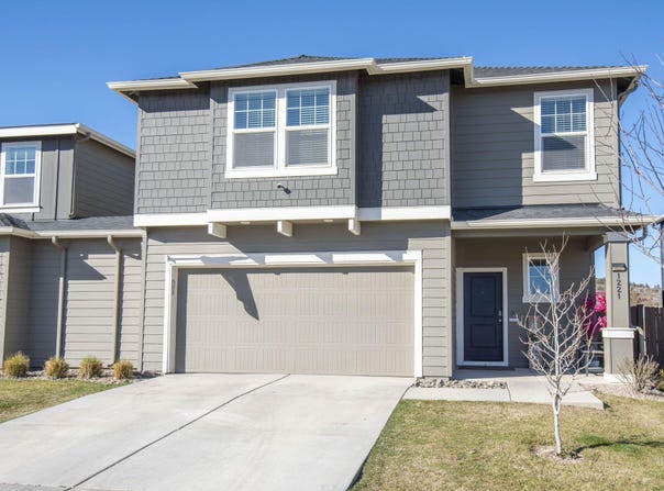 1221 NW Varnish Avenue, Redmond, OR 97756